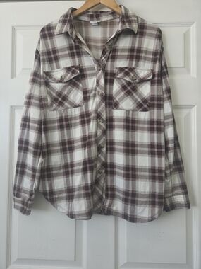Super Soft Rue21 Cream and Burgundy Plaid Button-Up Shirt Jacket Women's Medium